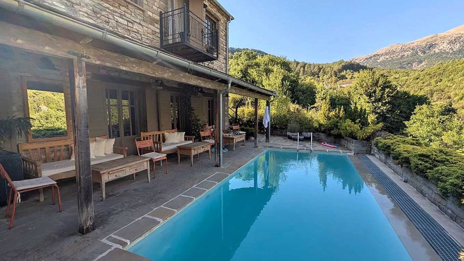 וקרה הררית ואופי הרפתקאות  VIP 4X4 בשטח ביוון